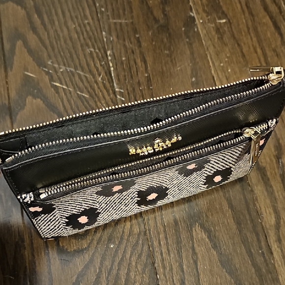 Kate Spade Staci Herringbone Flower Wristlet - Picture 5 of 5